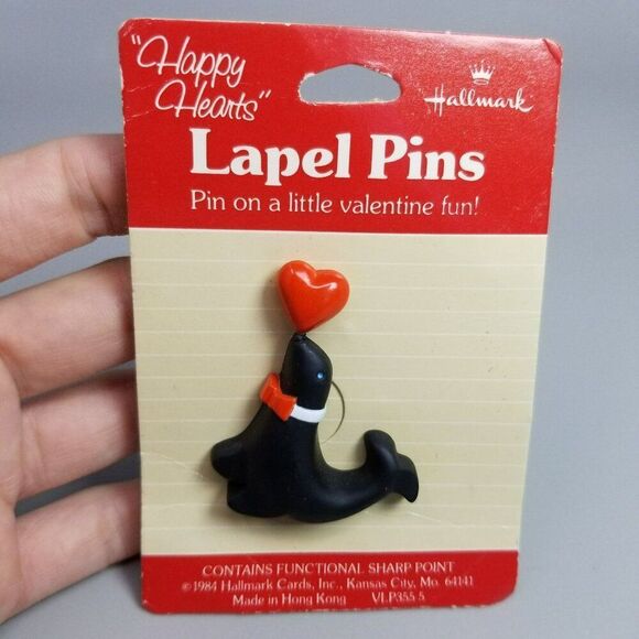 Vintage Hallmark Valentine Lapel Pin 1984 NOS Seal Heart Bowtie, Happy Hearts - Picture 1 of 9